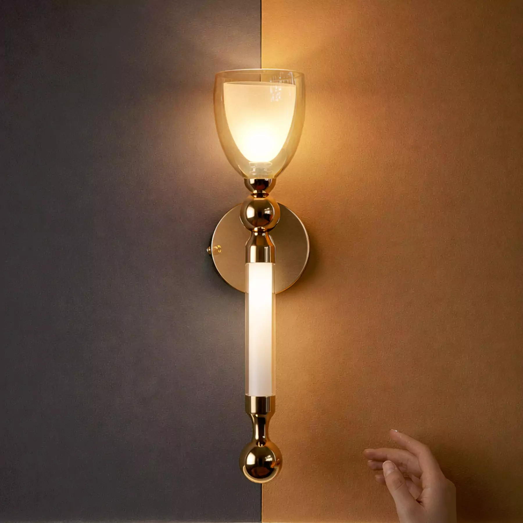 Belladonna Wall Lamp